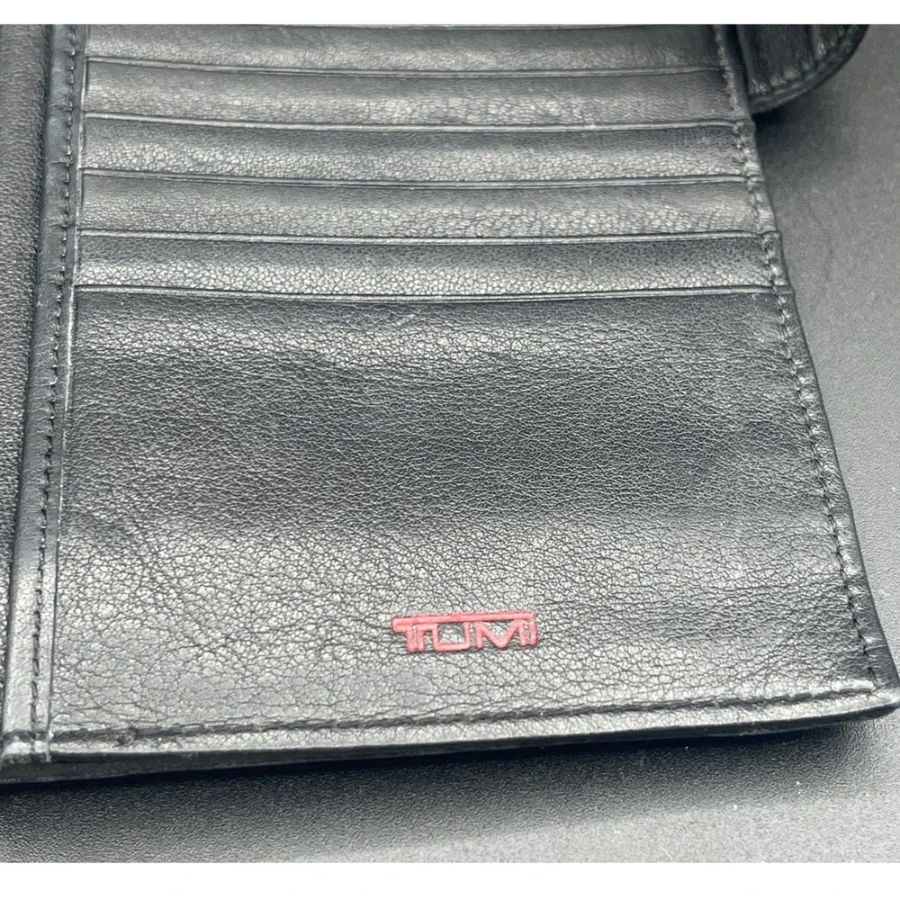 TUMI‎ Leather Wallet Travel Passport Card Organizer Black Leather 9 x 5